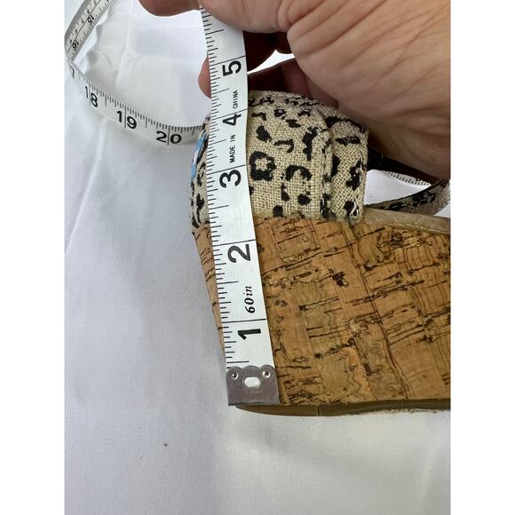 TOMS Cheetah Print Buckle Strappy Wedge Open-Toe Cork Sandals Size 8 Mob Wives - Picture 8 of 8